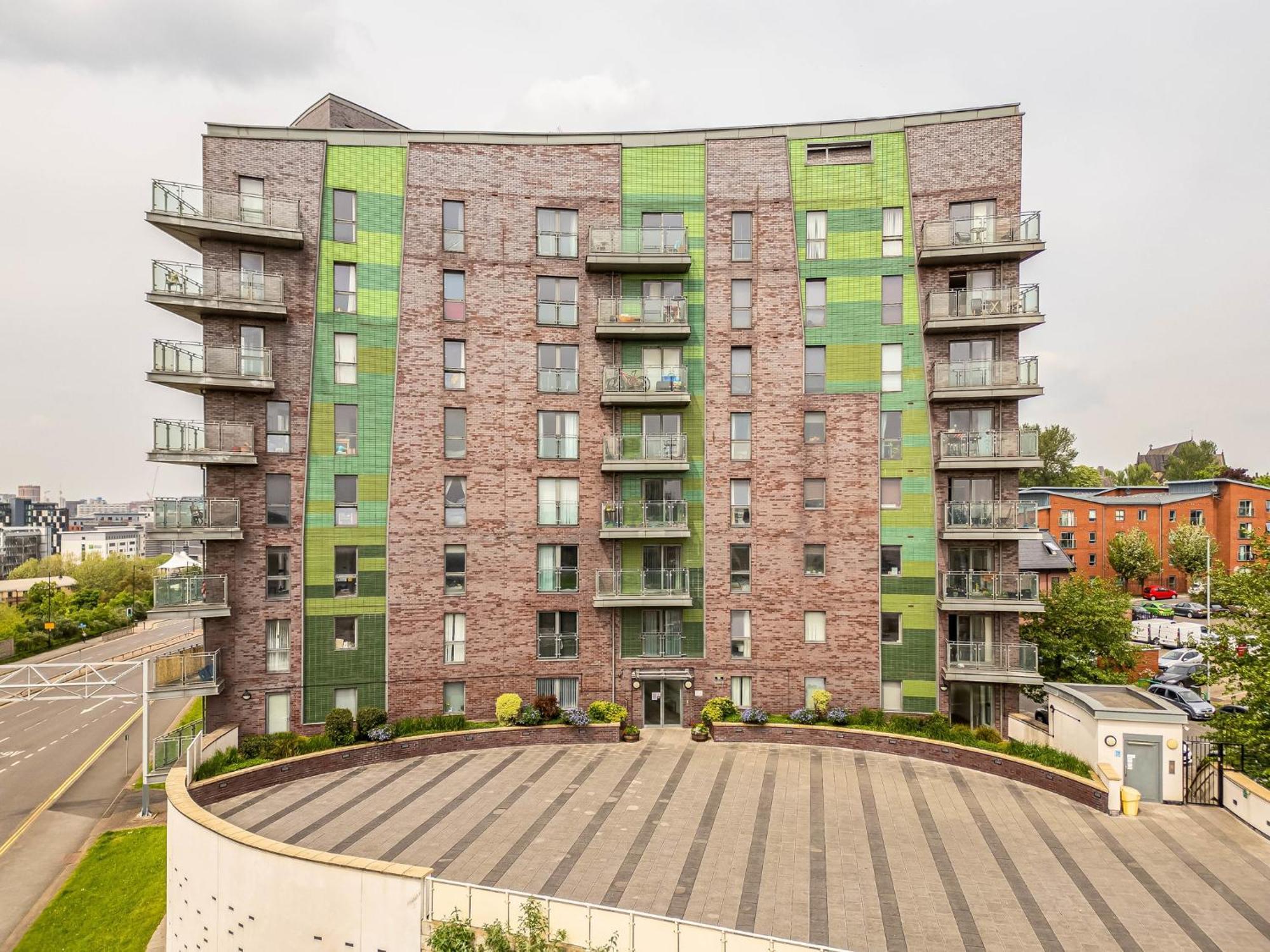 Avenues Apartment Лийдс Екстериор снимка
